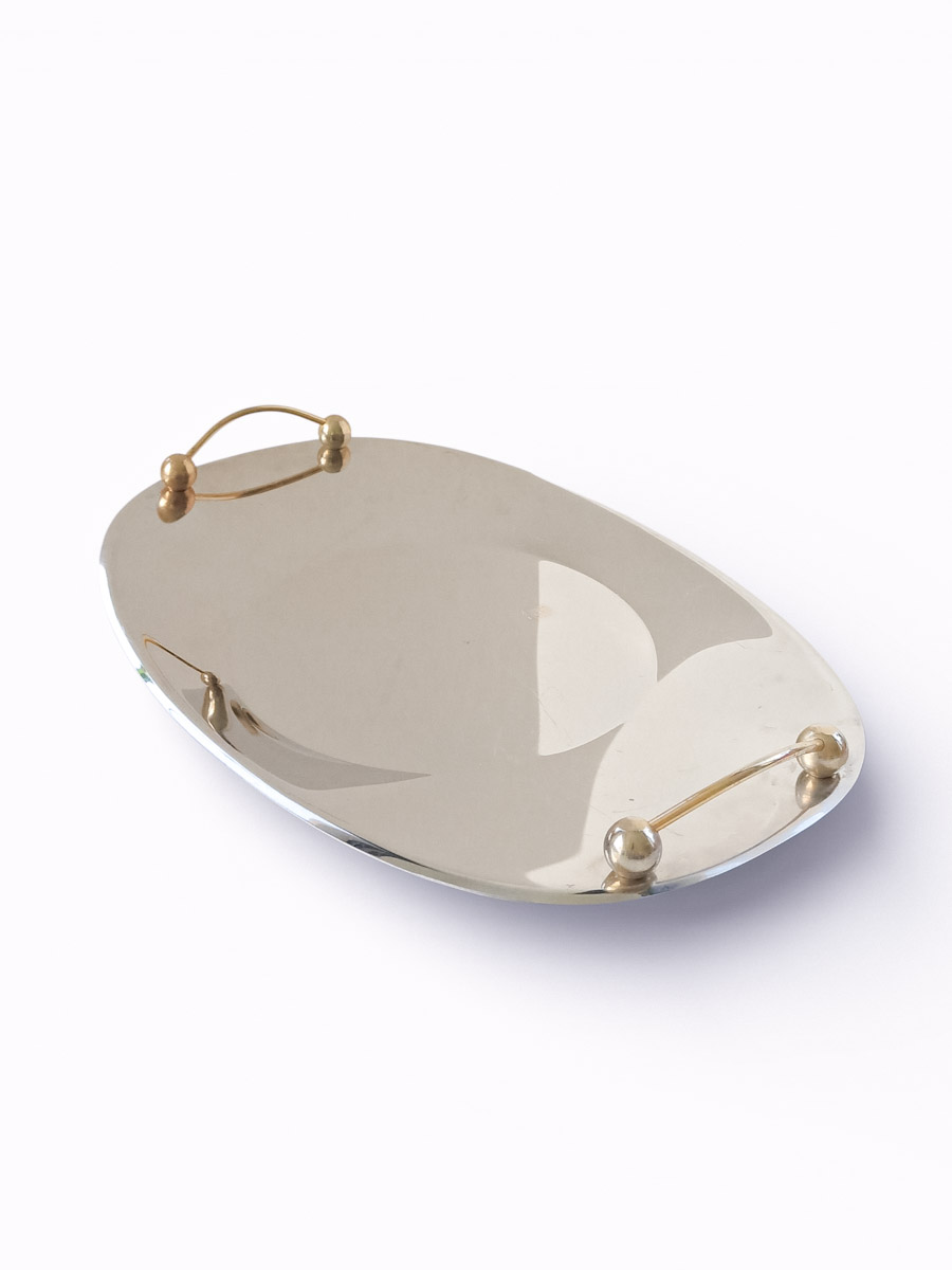 מגש מתכת עם ידיות מוזהבות